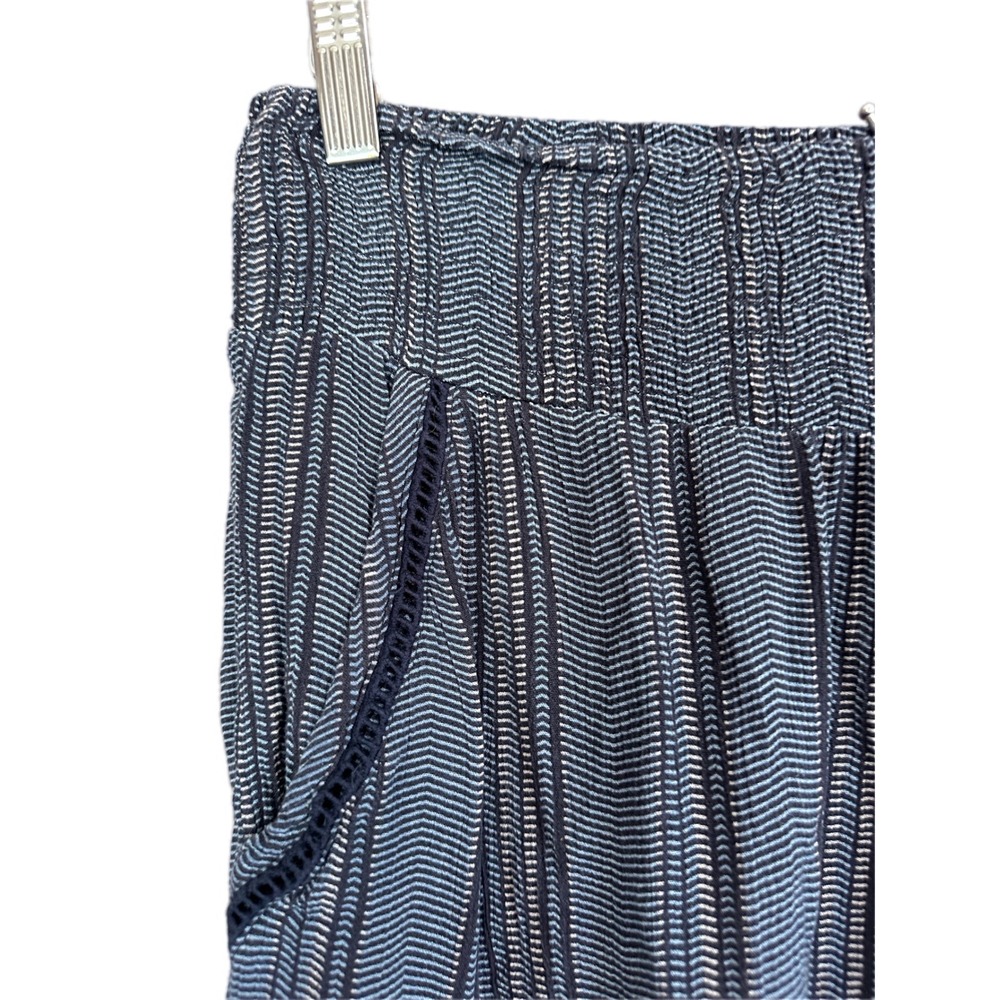Three Dots Women's Blue White Striped Smocked Waist Rayon Shorts Size Medium - Picture 2 of 6